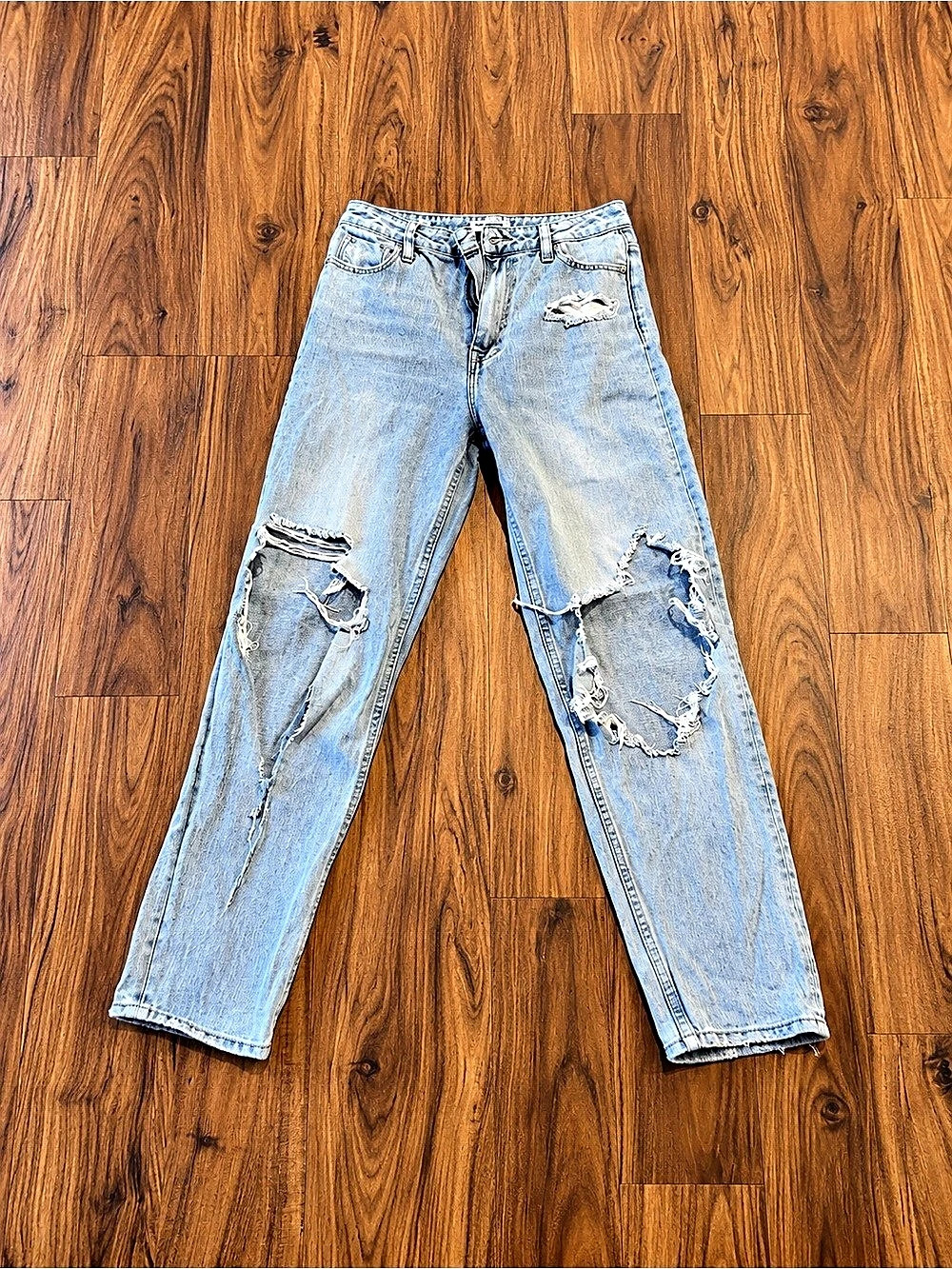 VIGOSS Billie 90s Distressed Jeans | Size 26 | Light Wash